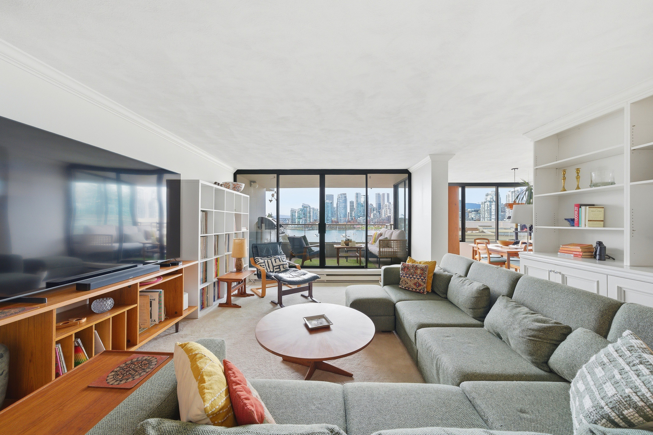 #533 - 666 Leg In Boot Square, Vancouver