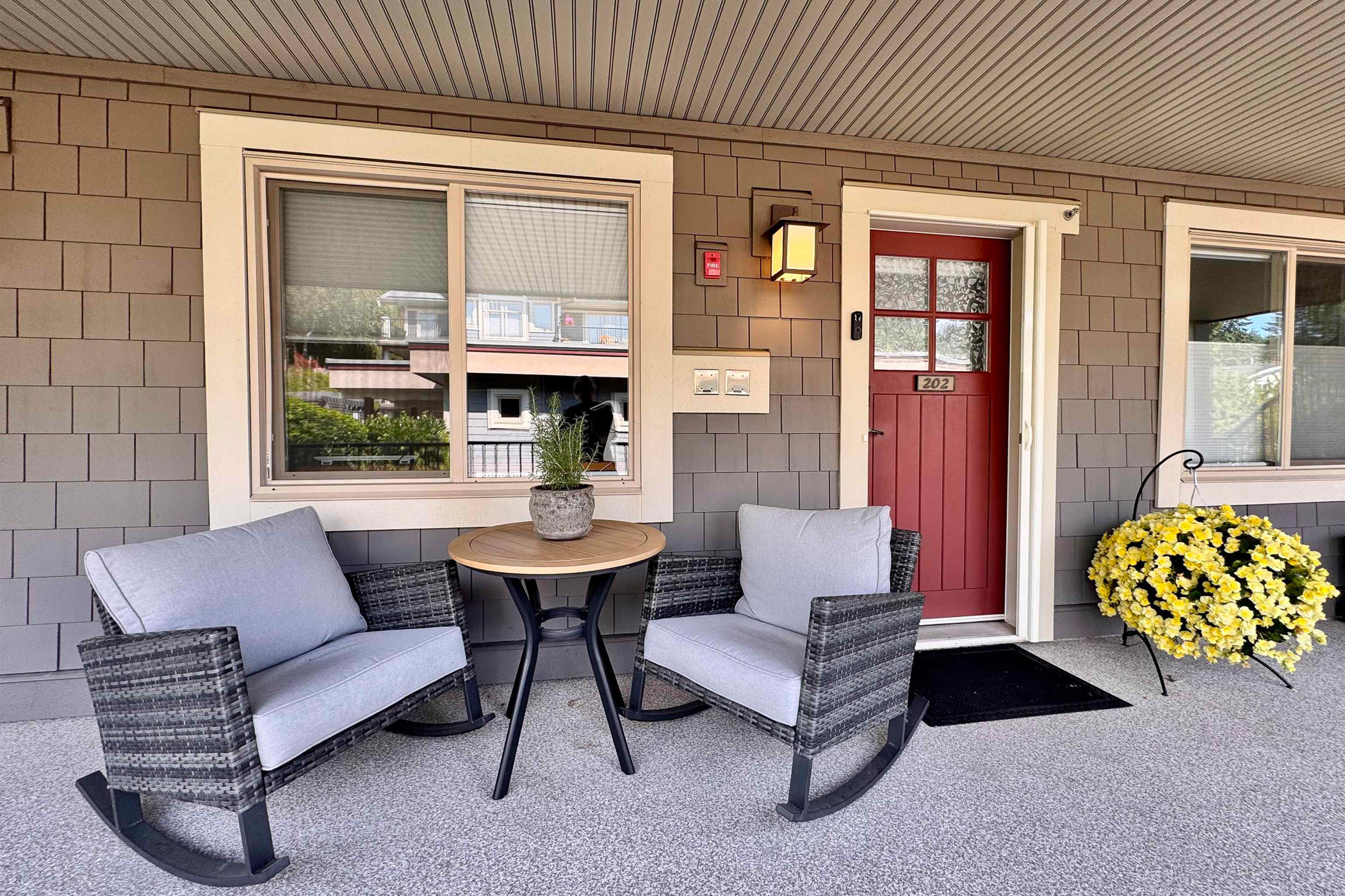 #202 - 414 Gower Point Road, Sunshine Coast